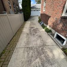 Black-Mold-Green-Algae-Driveway-Clean-Up-in-Providence-RI 4