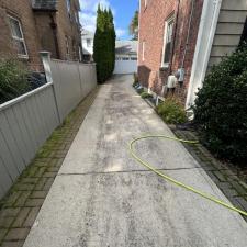 Black-Mold-Green-Algae-Driveway-Clean-Up-in-Providence-RI 5